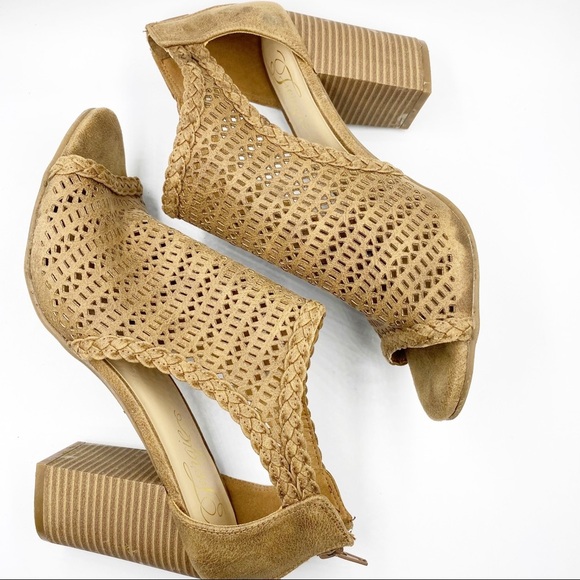 Fergie Sand Parker Open Toe 3 inch Heel Sandal Sz9 - Picture 2 of 9